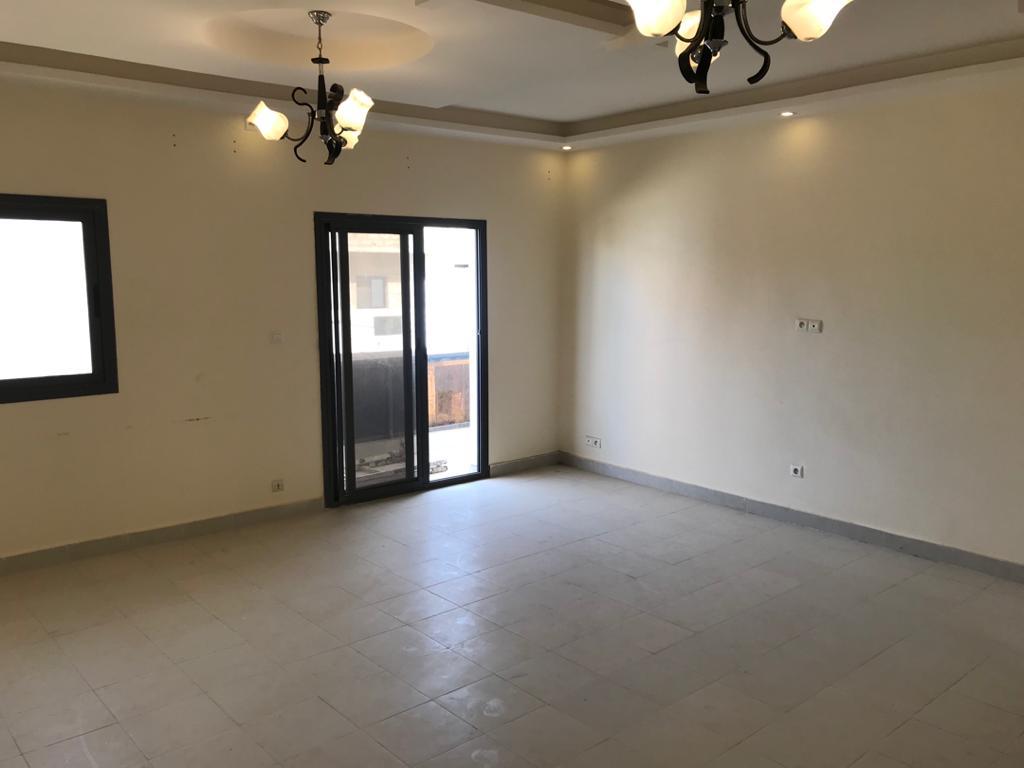 Appartement Très Spacieux Et Neuf À Ngor